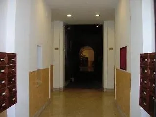Emanuela Oda ve Kahvaltı Roma